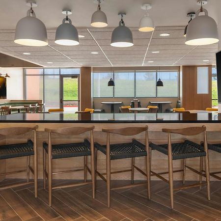 Fairfield By Marriott Inn & Suites Kansas City At The Legends מראה חיצוני תמונה